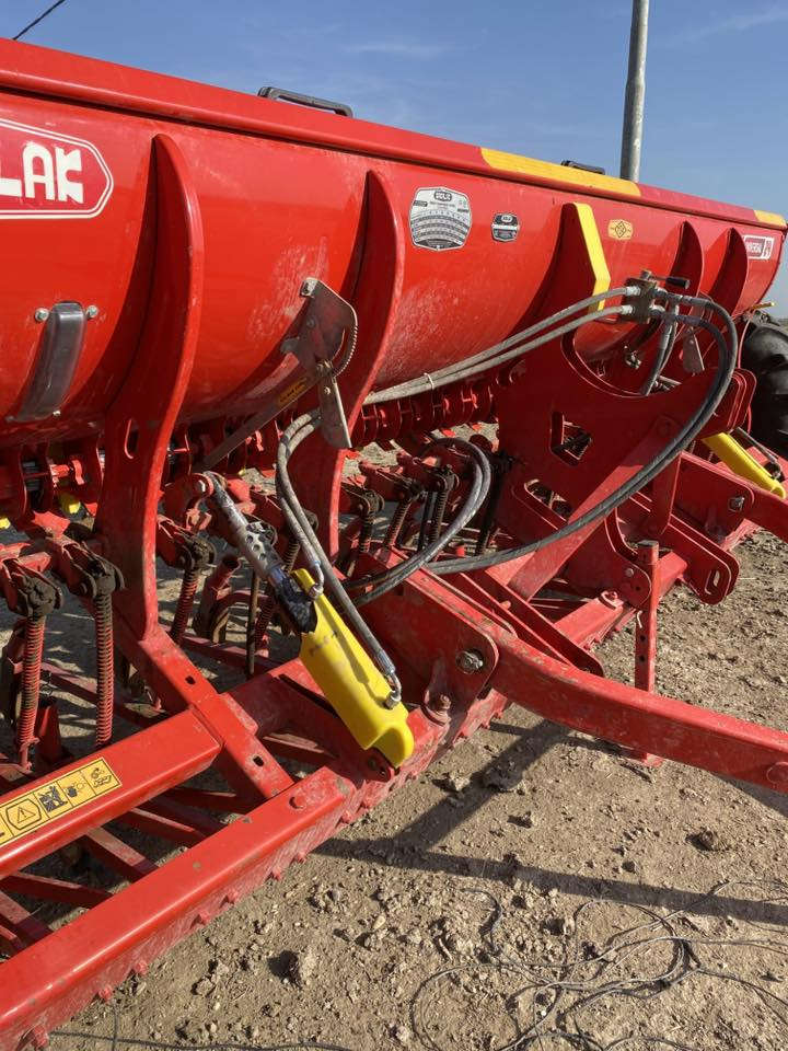 سلام عليكم لبيع شاتوله 
مكفوله كفاله عامه 
نضافه 100/100 
موديل (٢٤)
الحجم (٢٤)

*********** 
 ***********
