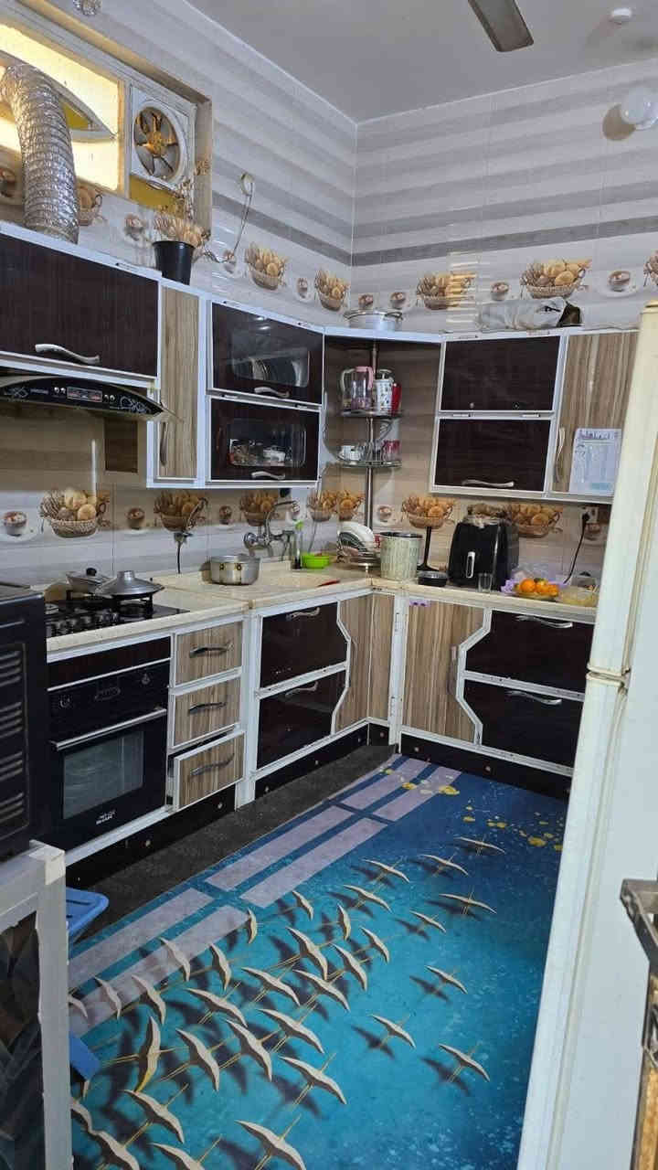 للبيع  
بسعر مناسب
بيت مساحه ١١٧م ركن على ساحه

البناء حديث كونكريت مسلح

سعر ٢١٥ بيه مجال قليل

يقع في حي العسكري

قرب مدارس عمار ابن ياسر ومدرسة واحد حزيران

يحتوي طابق الأول على غرفه وصاله ومطبخ وصحيات داخليه وخارجيه واستقبال

طابق ثاني ٣ غرف وصاله وصحيات
للأستفسار ***********
