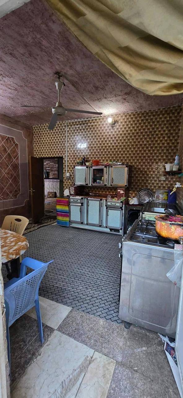 بيت للبيع يصلح حسينيه بسيد اسماعيل طابقين أربع غرف نوم صالتين واستقبال ومطبخ وحديقه ودرج خارجي الطابق الثاني سند 25 المساحة 200 رابع فرع عن الشارع العام مال الزوار