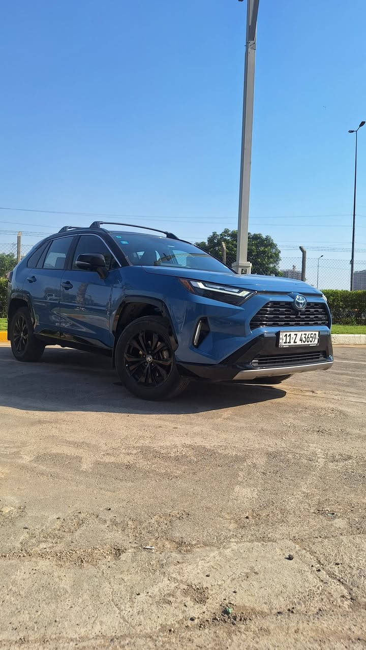 للبيع تويوتا رافور هايبرد 2023
TOYOTA RAV4 XSE Hybrid 
✅️ موديل 2023
✅ وارد أمريكي
✅ كلين تايتل 100% ((بدون حادث))
✅ أعلى فئة XSE قفلت الرافور مواصفات 1/1
✅️ ممشى 17,000 ميل
المواصفات
▪️السيارة تو كلر سقف اسود 
▪️ محرك 4 سلندر سعة 2.5 لتر هايبرد 
▪️بقوة إجمالية 219 حصان.
▪️ نظام دفع رباعي إلكتروني AWD.
▪️ ناقل حركة أوتوماتيكي E-CVT.
▪️ صرفية وقود حوالي 17 كم/لتر.
▪️ جنوط رياضية قياس 18 إنج لون أسود.
▪️ إضاءة LED أمامية وخلفية كاملة.
▪️ مصابيح نهارية LED.
▪️ شبك أمامي وتصميم رياضي خاص بفئة XSE.
▪️ مقاعد جلد SofTex رياضية بخياطة زرقاء مميزة.
▪️ مقاعد أمامية مدفأة.
▪️ مقعد السائق كهربائي 
▪️خاصية الميمري لحفظ الوضعية.
▪️  بانوراما .
▪️ دخول ذكي لجميع الأبواب.
▪️ تشغيل المحرك بالبصمة.
▪️ شاشة وسطية قياس 10.5 إنج تعمل باللمس.
▪️ دعم Apple CarPlay وAndroid Auto.
▪️ شاحن لاسلكي للهاتف.
▪️ عدادات رقمية حديثة.
▪️ كاميرا خلفية عالية الدقة.
▪️ باب خلفي كهربائي.
▪️ مثبت سرعة راداري ذكي.
▪️ نظام المحافظة على المسار.
▪️ نظام التحذير من التصادم الأمامي مع الكبح التلقائي.
▪️ مراقبة النقطة العمياء.
▪️ تنبيه حركة المرور الخلفية.
▪️ حساسات أمامية وخلفية للمساعدة على الاصطفاف.
▪️ وسائد هوائية متعددة وأنظمة أمان متطورة.

السيارة مكفولة كفالة عامة شرط الفحص

رقم المالك : ***********
