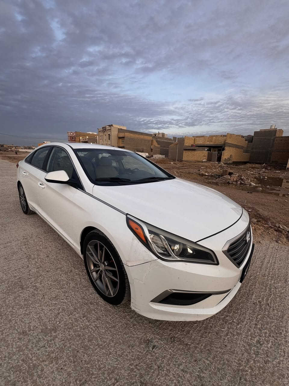 هونداي سوناتا  وارد امريكي ضربتها بسيطه جدا بدون دواخل بدون ايرباك شرط السياره جديده بمعنى استخدام شخصي ماشيه ١٠٧ بارد جاملغ الخلفي   وبيها بارد الجاملغ الامامي  
السياره موديل 2016
السيارة كلها ليبل واحد
بيها صبغ كارت بالقماره  قليل كلش اثر تكشير
 مع السونار مرفق بالصور مكان السياره واسط الكوت مركز المدينه رقم الهاتف ***********
السعر ١٢٨ وبيها مجال بسيط
