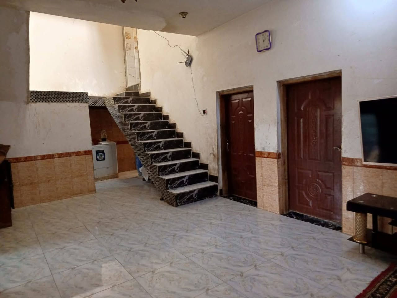 السلام عليكم بيت طابقين للبيع مكان زين القوس شارع المنتزه بيت عليه شبكه اي استفسار اتصل على هذا الرقم‏‪***********‬‏
