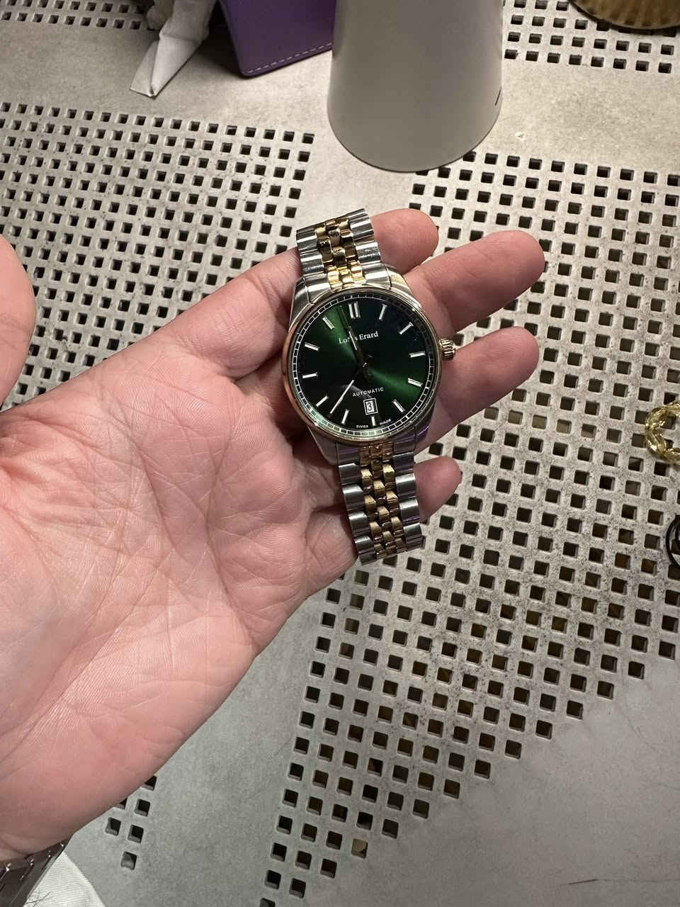 Louis Erard
كامل المرفقات شبه جديدة 
السعر 700$ 
عنواني بغداد اليرموك 4 شوارع


**إذا كنت صاحب هذا الإعلان وتريد حذفه لأي سبب، رجاءا أرسل رسالة إلى الدعم الفني**