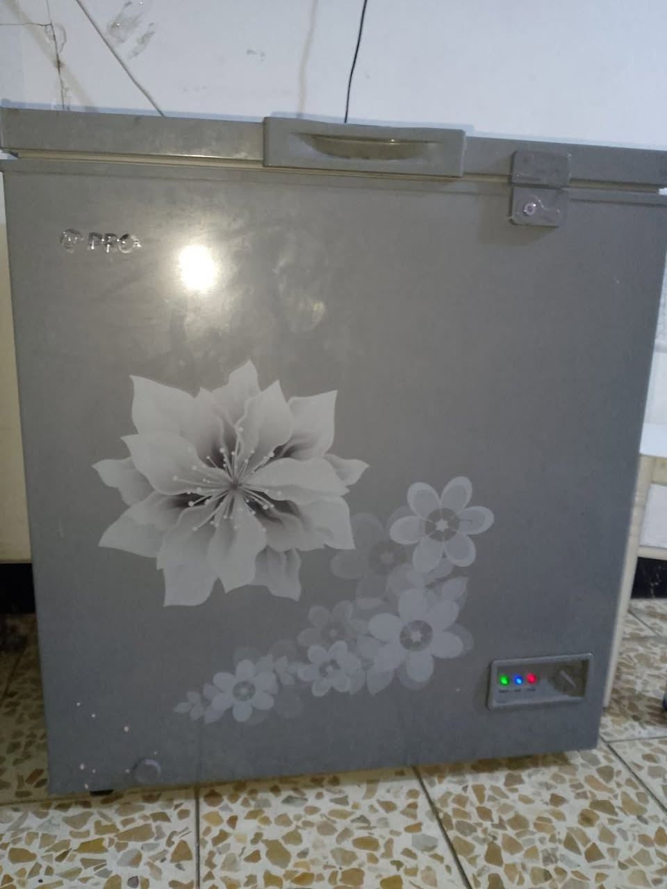 السلام عليكم
مجمده للبيع مستخدمه موسم واحدوياهاكارت الضمان
سعرها 200


**إذا كنت صاحب هذا الإعلان وتريد حذفه لأي سبب، رجاءا أرسل رسالة إلى الدعم الفني**