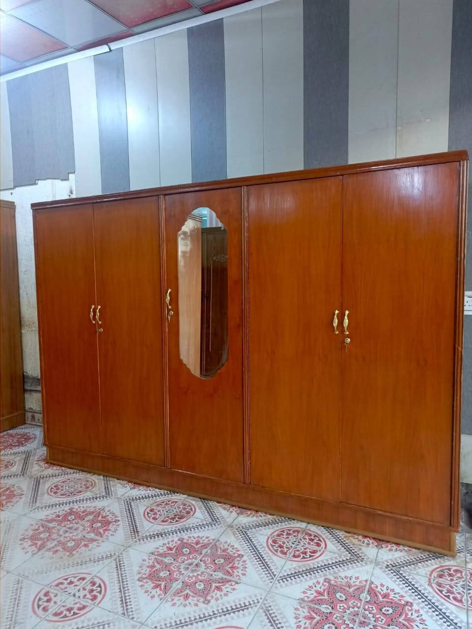 كنتور عراقي 5 أبواب تزكام عماره صاج 
العنوان ميسان حي العامل قرب صيدلية الشاكرين رقم الهاتف *********** 
السعر 175  قفل عمارة, ميسان
