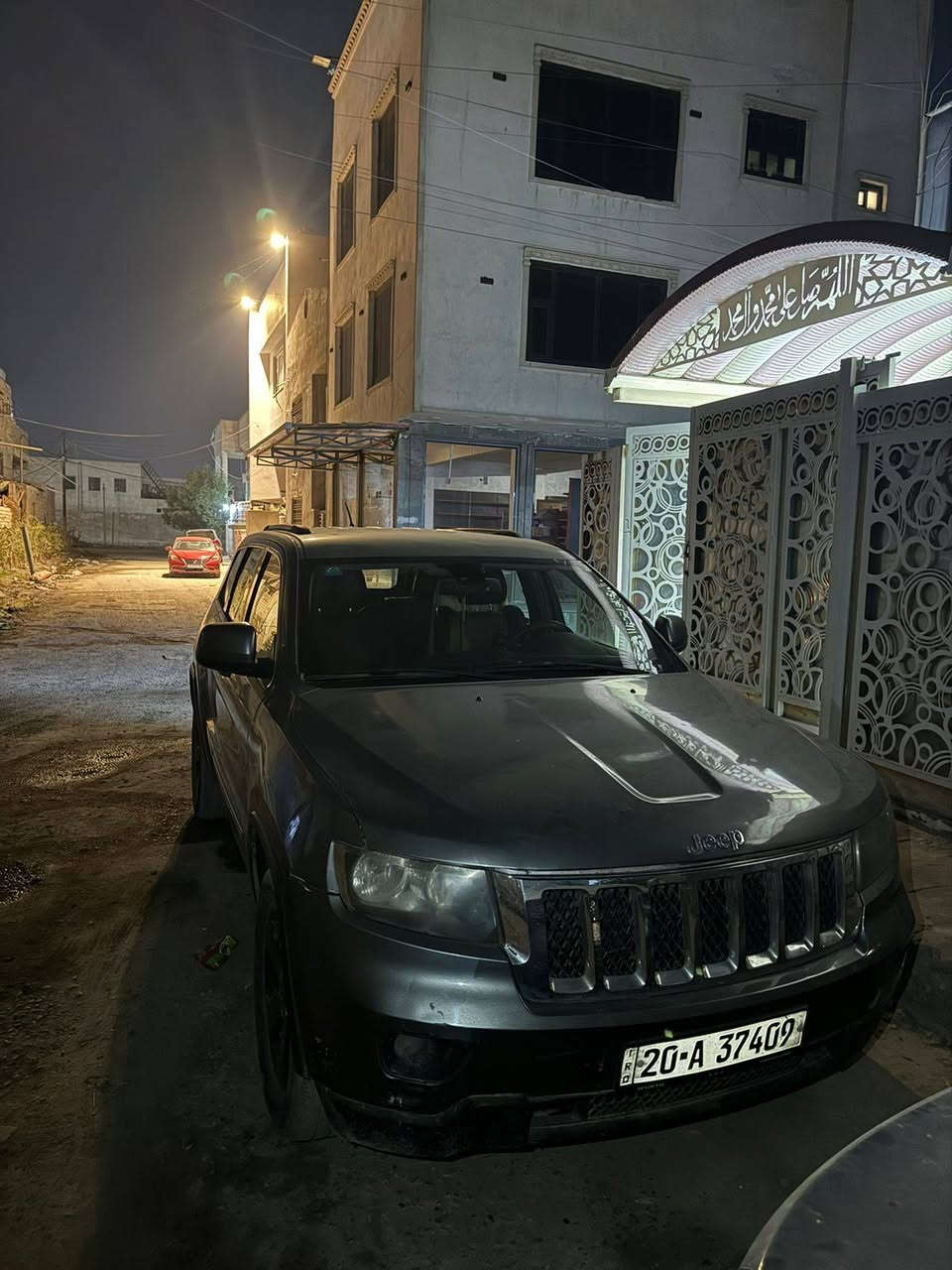 السلام  عليكم سياره جيب
2012. هيمي SRT      ثمانيه سلند
بيها
نواقصها   واشر قبق ولفات
دمشه الكرسي الأمامي عدد 2
  حادثه  جمالغ طاير على  أربع اصبع  من وسط القماره
مصبوغه  حزام للجماليه
صدر خلفي 
لون  رصاصي قريب للاسمنتي
كير محرك  ضمان
ضمان من الانقلاب والجيفيه
 السنويه 29
السياره مشروع وطني باسمي
والله ما اعرف السعر قدر  ونتراهم
وتسااب***********
