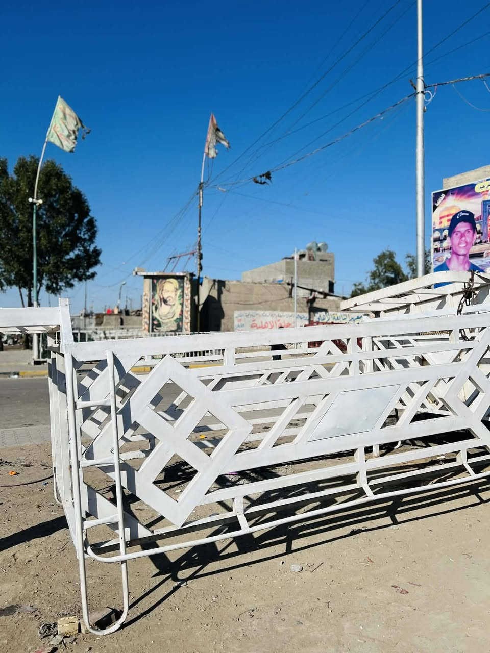 سلام عليكم محجر مال دمعه نضيف سعره 300 المكان بغداد المعامل ***********
