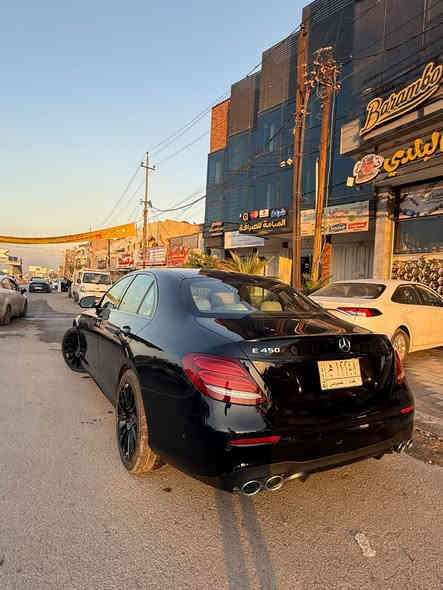 تعتبر من القليلات بهذا الحجم 

مارسيدس بنز EClas450 

موديل ٢٠١٩

فئه E450 يعني الماكو منها كلش قليلات فول مواصفات

محركها ٣٠٠٠ توين تيربو يعني دبل اكزوز

حادثها امامي بس بنيد مصبوغ مالتها بلادي

مواصفاتها هواي و معروفه حكتب كم وحدة لان كلش هواي بيها مواصفات

رادار امامي و خلفي بيها

حساسات كامرات ٣٦٠ درجة 

سلايت

مقاعد جلد اوف وايت دشبول جوزي جاي بلادي مالتها خشب صاج اسود 

ويلات عليها مال S سعرها فوك ال٧٥٠$ بالميت 

بصمه 

شاشة كاملة داخليه دجتل

مري شفط و قلاب و نقطه عمياء 

بيها نظام توقف ذاتي 

سيارة تطبك من وحدها بس ادوس دكمه اوتو بارك

جنطه كهرباء 

سستم سماعات يخبل مالتها 

لايتاتها LED

كشنات تدفئه

بالداخله بيها انارة داخليه و الوان متعدده 

كروس سرعه 

و تحديد مسار 

قيادة ذاتيه

مواصفاته جدا كثيره 

وهاي مختصر من المواصفات

مكان السياره بغداد وهي رقم بغداد

تحويل مباشر 

سياره حاهزه بدون اي نقوصات

السعر ب335$ ورقه وبيه مجال بسيط

واعتقد سعره جدا مناسب

واي استفسار اني حاضر

***********

***********

( محمد الصعب )
