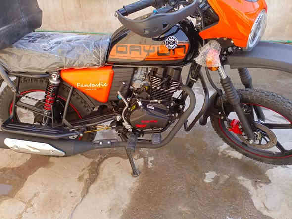 سلام عليكم دراجه دايون للبيع موديل 2025  دراجه رقم أربيل لوحات ثنين انكليزي دراجه اخت الزيرو ماشيه 70كيلو
ويل 18 محرك 200 سعر2300 وبيها مجال
مكاني النجف
موجود تصال وتساب ***********
