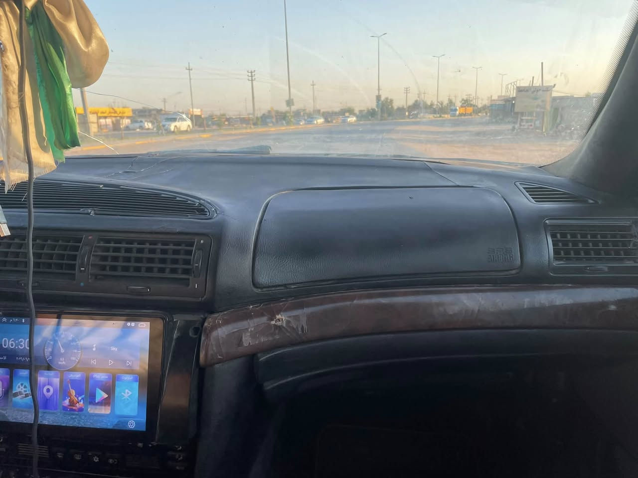 السلام عليكم BMW 730i
موديل 99 بالسنويه محدث 2000
 رقم بغداد شرط المداور   مكينه 30 جديده 
  جاهزه من كلشي
 مصبوغه عام للجماليه
دايمنو جديده مال 12 سلندر
ويل مال 750
كهربائيات شغاله
جنطه شفط 
باتري جديد
دايفروم جديد
راديتر جديد
واتربم جديد
كامره خلفية دواره 
حداديه جديده 
تبريد شغال 
مروحة كهربائي مال اف 
تايرات جديدات 
 مكان السياره ديوانية
***********
