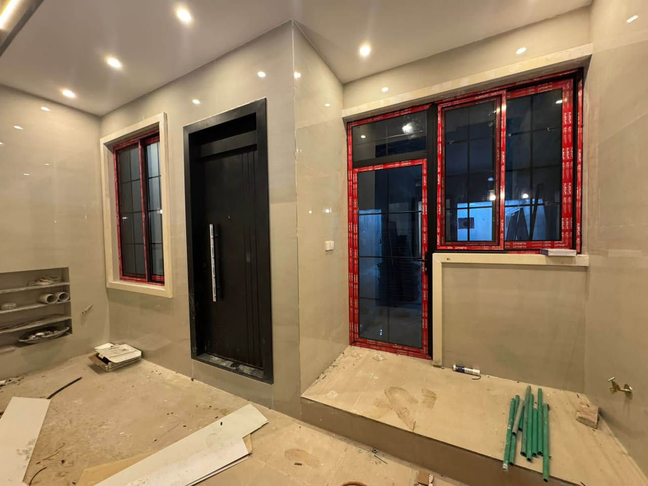 السلام عليكم 

دار للبيع 120م في حي الجهاد منطقه الأساتذة 
خلف اربع شوارع مباشر كما واضح في الصورة 

/علئ شارع 15متر رصيف 4متر 

الدار يحتوي على 3طوابق 

تسليم مفتاح كأمل  

مساحه 120متر

(واجهه6متر  20 متر ) 

الطابق الاول يحتوي على/كراج /صاله /مطبخ و مطبخ حار / هول داخلي كبير / شلال داخلي/ غرف نوم /  صحيات/ مناور خلفي 

الطابق  الثاني يحتوي على/ غرف نوم عدد(2سويت )مفصوله 

الطابق الثالث  يحتوي على/ غرف نوم كبيرة/ مطبخ 
صحيات/ سطح امامي 

واجهه بورسلين إسباني 
ارضيه مرمر 
سيراميك المطبخ  وحمام ألواح  هندي تصفير 

استفسار اتصال 

السعر 375مليون
سيف ابو يزن

***********

*********** بغداد, العراق
