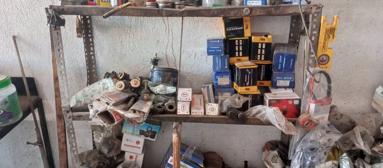 السلام عليكم غراض كيه صدر وسبرنكات 
مع ماطور هواء مكاني بغداد التاجي
جمله  الرقم ***********
