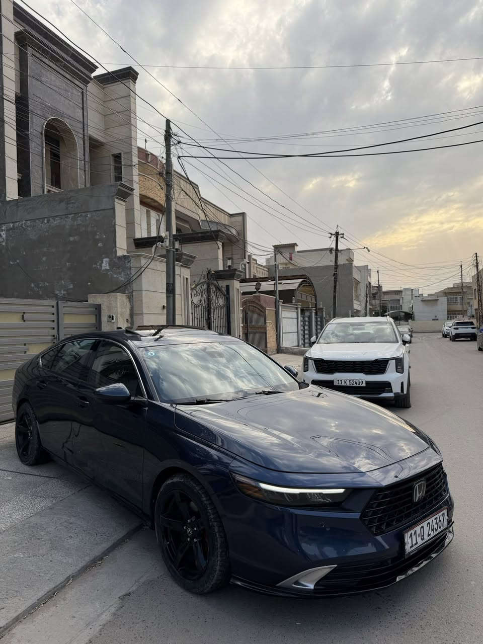 السلام عليكم
هوندا اكورد تورنك موديل 2023 
لون حبري ع نيلي لون كلش حلو 
محرك 2000 هايبرد اقتصادي جدا
فول الفول اعلة مواصفات بالاكورد 
ضرر السيارة جاملغ وربع البنيد وبيها طخة بالباب الامامية جهة عكس السايق بعدها ع وضعها ممصلحها 
كير مكينة كفالة 
ايرباك طاك 

المواصفات 
شاشة / كامرة خلفية / حساسات امامية خلفية / بصمة تشغيل وبصمة ابواب / داتا شو الجامة / كشنات كهرباء تدفئة وتبريد / كشناات خلفية تدفئة / لايت زنون led / بك لايت لد / فتحة سقف / تشغيل عن بعد
شباب السيارة فول الفول مابيها نقص مواصفة اعلة شي بالاكورد 

مكانها بغداد حي البنوك 
***********
