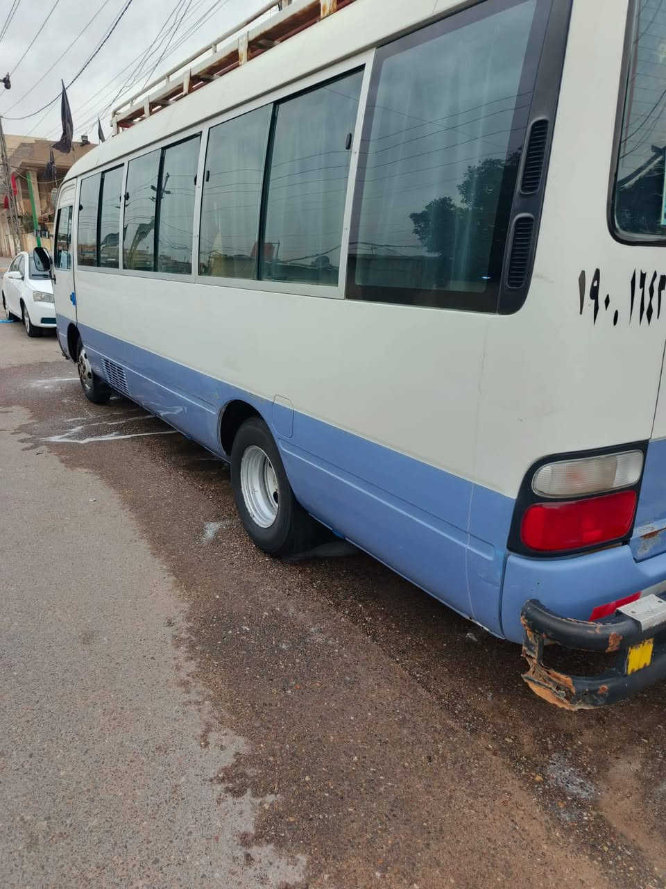 سلام عليكم مكلف بلنشر..
كوستر 2007 مكينه كير اكسل نضيف حداديه 70 بلميه 
تخم تاير دوشمه نضيفه وكرسي كلابي عادي مو مال ستاركس رقم انكليزي بصره مصفره من كلشي وسياره بأسمي سعر 215 وبيه مجال حك الجيه رقم *********** راعي سياره
