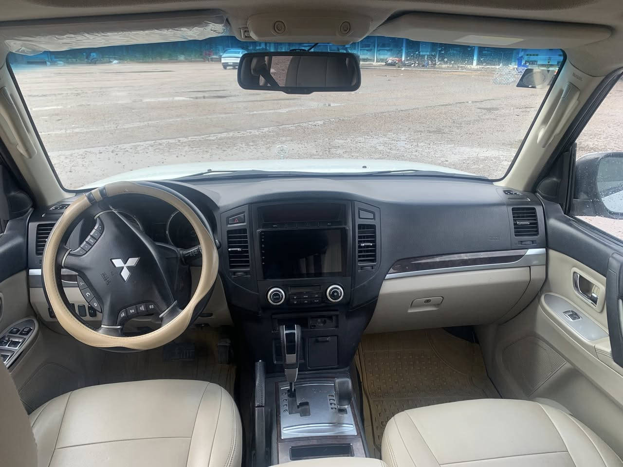 بــيـــــــع مـستعجل !!
باجيور 2010حبتور فول مواصفات 
6 سلندر  جلد شاشه كامره تبريد 3 قطع 
فتحه سقف 7 راكب دمام ويل كب 
حساسات خلفي أمامي 
كشنات كهربائية فور ويل صاج
كفالة عامة
رقم بغداد دولي باسمي تحويل مباشرة سنويه هزه جديد 
141 ورقه وبيها مجال قليل 
اي استفسار 
***********
مكان النجف/  الكوفة
