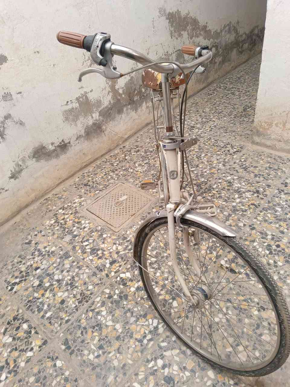 للبيع مستعجل سعر 50 وبي مجال بسيط 
واتساب ***********
