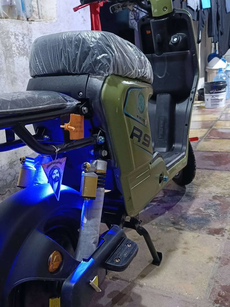 سلام عليكم دراجه شحن ار 9 ست بطريات ولي دبل مديل 2026 عوزه جاملق سعره 550وبيها مجال مكاني ناصريه مركز رقم واتساب بس ***********
