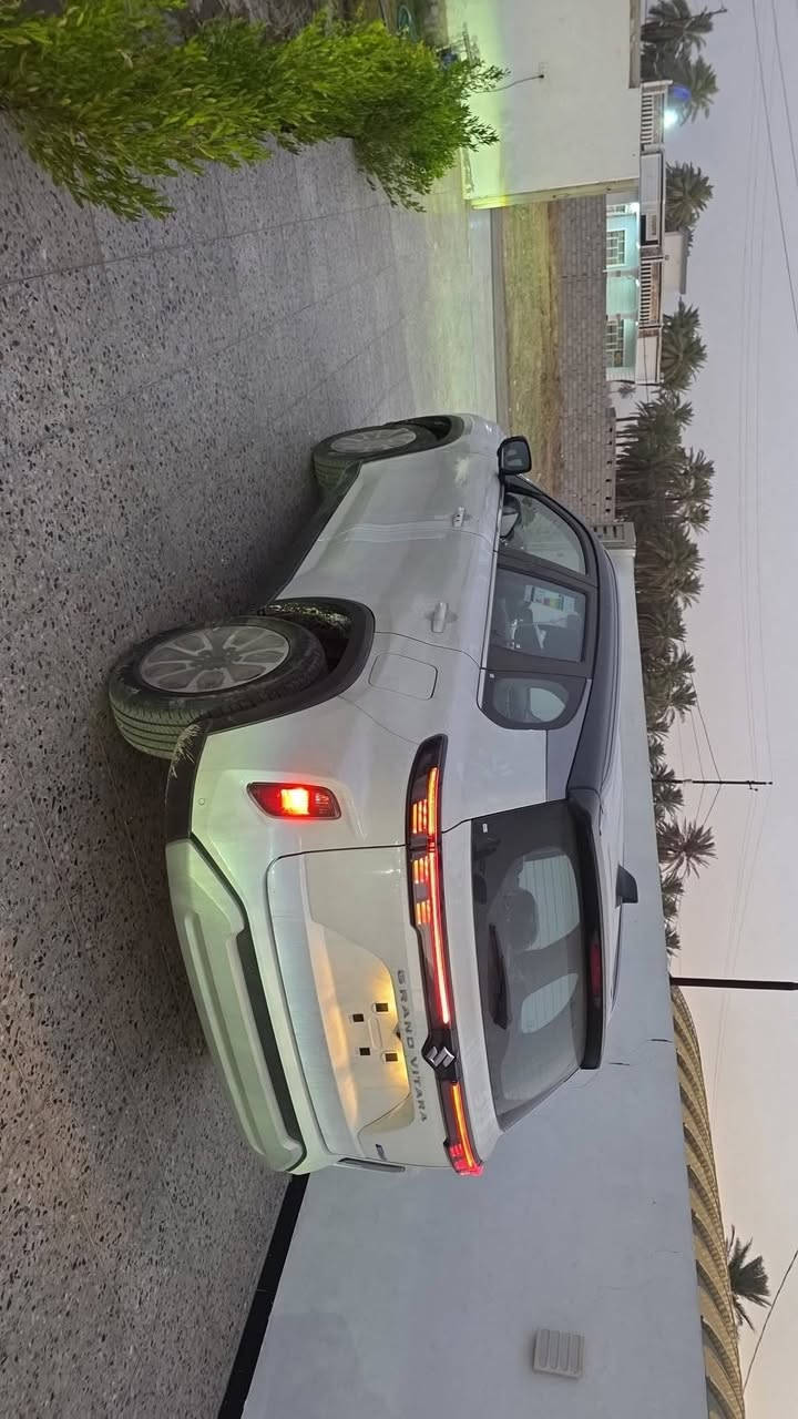 السلام عليكم سيارة كراند فيتارا للبيع فول مواصفات دفع رباعي استلمتها أقساط مصرف ابيعها نقد ***********
مكاني بغداد 
السعر ١٩ بيها مجال  مليون
