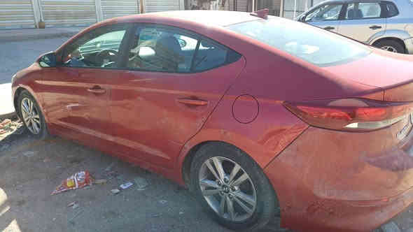 السلام عليكم 
النترا ١٧ مواصفات عادية شاشة وكامرة وتحكم ستيرن و٣ انضمة قيادة وكروز مثبت سرعة 
.
 حادثهة باب خلف السايق بجم كبس وبيهة جرادات موضحهن بالصور لغود شواصي كفالة سيارة شغل واطلع وين متريد 
.
 صابغيهة من نص باب السايق والباب الوراهة والجاملغ عود يوحدون اللون مخربين اللون وباقية بهوسة الصبغ موضحة بالصور بالجهة الثانية صبغ بهلال الجاملغ
.
 رقم سليمانية القديم احولك بنفس اليوم السعر ١١٥ وبيهة مجال بسيط حك الجية السيارة عليهة غرامات بسيطة شكد يطلع عليهة نازل من السعر مكاني بغداد الشعب وهذة رقمي *********** موجود واتساب 
.
صور الحادث راسلني واتساب ادزلك رقم الشاصي
