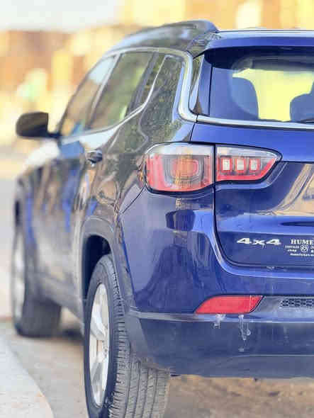 جيب كومباس ألون النيلي السياره مكفوله اللهه شاهد حادثه موجود   موديل 2017 كرسي كهربائي تشغيل عن بعد مكفوله كير مكينه 4 سندر 4+4 سعر 118 و بيه مجال السياره محتاج افلوسه اللهه شاهد 
***********
***********
الأرقام 👍🏿
