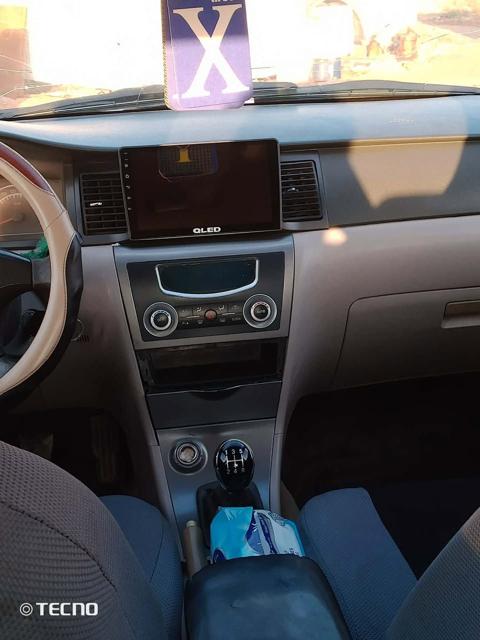 سلام عليكم. جيلي موبل ٢٠١٣ كفاله عامه فقط المحرك بيه خيط بخار  وخياسات بالهلال الخلفي فقط كير حداديه جوز تاير جديد السياره خير من الله للتواصل ***********
***********
