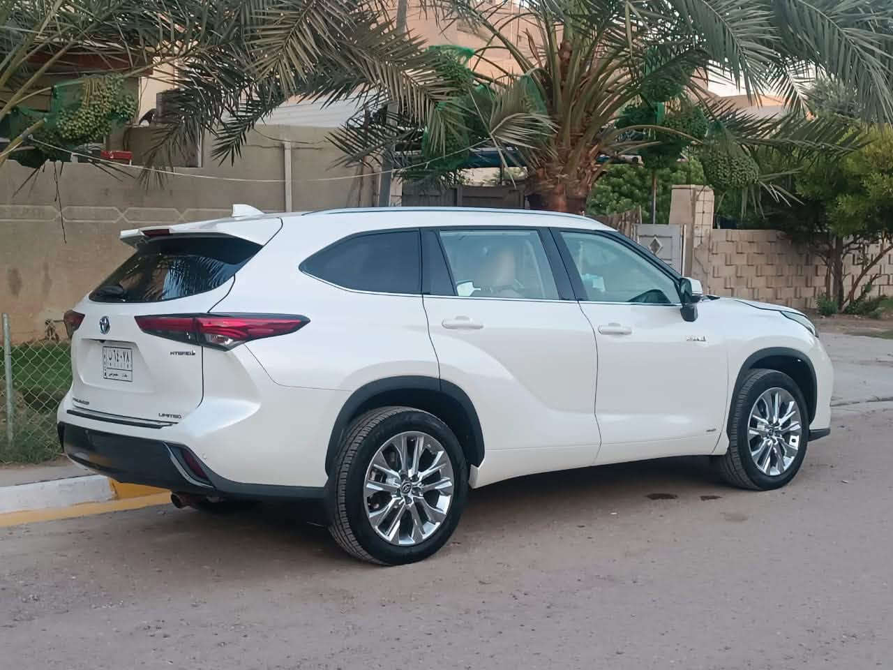 🚘 للبيع | تويوتا هايلندر هايبرد Limited موديل 2020
🚘 للبيع | تويوتا هايلندر هايبرد Limited موديل 2020

✅ المواصفات:

- موديل: 2020
- فئة: Limited
- محرك: 2500 سي سي هايبرد
- عدد الركاب: 7
- رقم بغداد
- المسافة المقطوعة: 100,000 كم

المميزات:
✔️ شاشة كبيرة
✔️ كاميرا
✔️ تشغيل بالبصمة
✔️ بصمة في الأبواب الأربعة
✔️ دخول ذكي (Smart Entry)
✔️ رادار أمامي
✔️ رادار خلفي
✔️ حساسات/رادار جانبي
✔️ نظام النقطة العمياء (Blind Spot Monitor)
✔️ مقاعد جلد
✔️ تدفئة للمقاعد
✔️ مقاعد أمامية كهربائية مع تحكم كامل
✔️ ثلاث مناطق للتحكم بالمكيف (Dual/Triple Zone Climate Control)
✔️ 6 منافذ USB للشحن
✔️ شاحن لاسلكي للهاتف
✔️ باب صندوق خلفي كهربائي
✔️ أوضاع قيادة: Eco – Normal – Sport
✔️ نظام المساعدة على نزول المنحدرات
✔️ فتحات تكييف للمقاعد الخلفية

✅ السيارة نظيفة جداً وبحالة ممتازة وجاهزة للاستخدام.

📍 مكان السيارة: بغداد – الغزالية

السعر : 26$

📞 للاستفسار:
*********** اتصال فقط مابي واتساب

