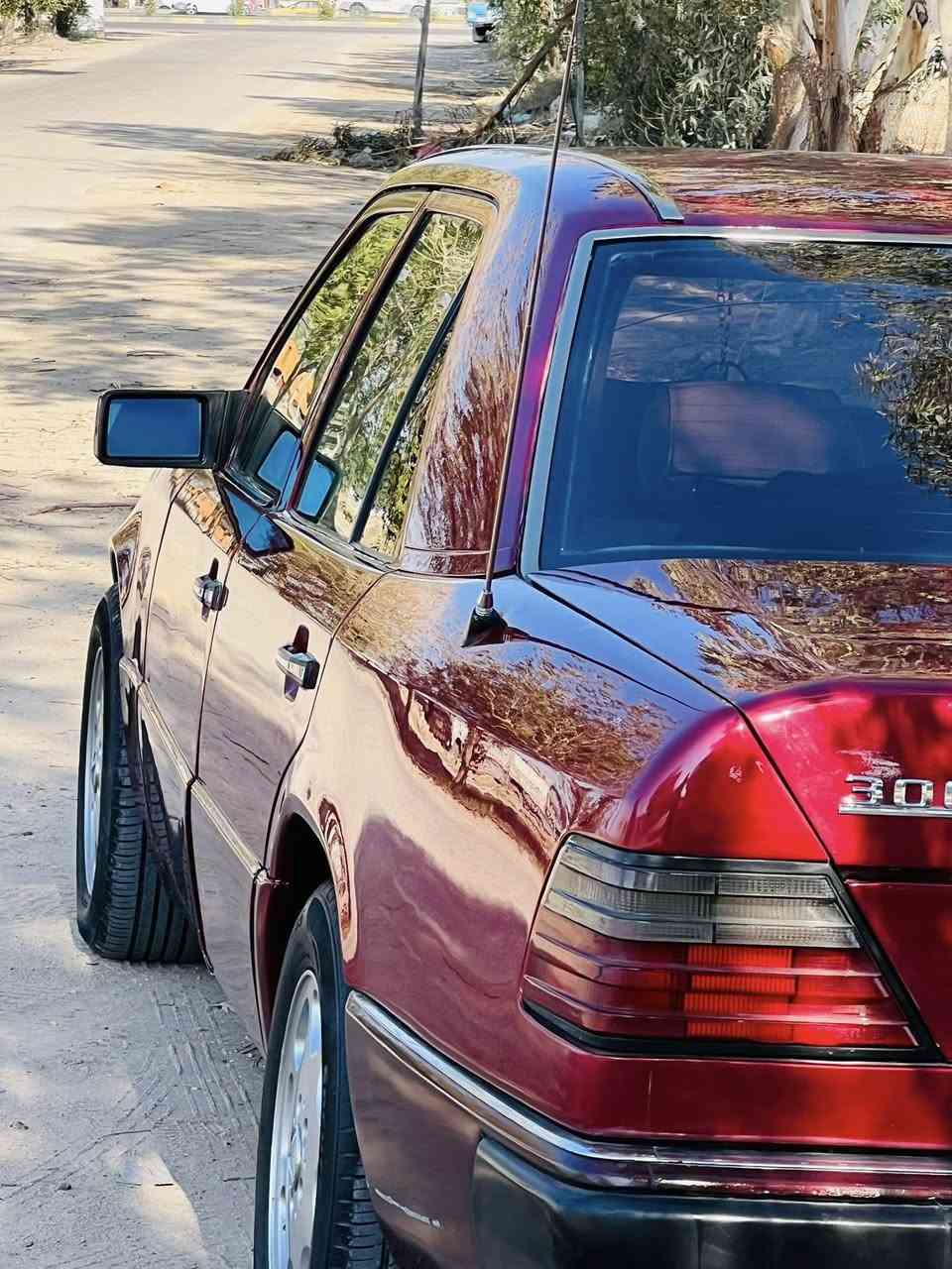 أللهم صلي على محمد وآل محمد 🧿 
من رخصة الادمن 
مارسدس دب 300 قبق اسود بلاد 
مديل 1991 اصل وفصل  رقم بابل بسمي مشروع وطني 

محرك وكير كفاله شرط توني مبدلهن حاويه 

السياره كفاله من الحادث فقط جماليه صبغ شرط اصفاح السياره موس  

فول مواصفات 
فتحه سقف كشنات جلد دبل هورن دبل فيتبم جام ٤ كهربائي تخم تاير بعده حتى الوصل موجود هنه والباتري 100 امبير 

السعر 65 وماكو هيج سعر بهيج نضافه
عنوان كربلاء
 
*********** ابو روان
