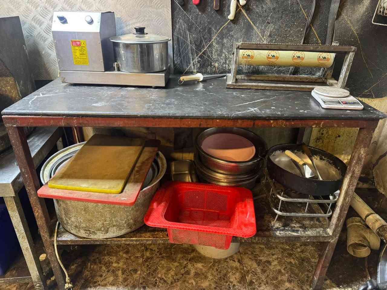 السلام عليكم غراض مطعم للبيع بسمايه الشارع العام ***********
