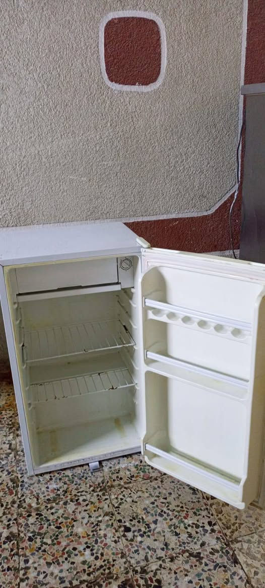 ثلاجه للبيع شغاله شرط الشغل بلاد السعر 75 ابيها مجال عنوان بصره حيانيه دور الشرطه رقم الهاتف***********
