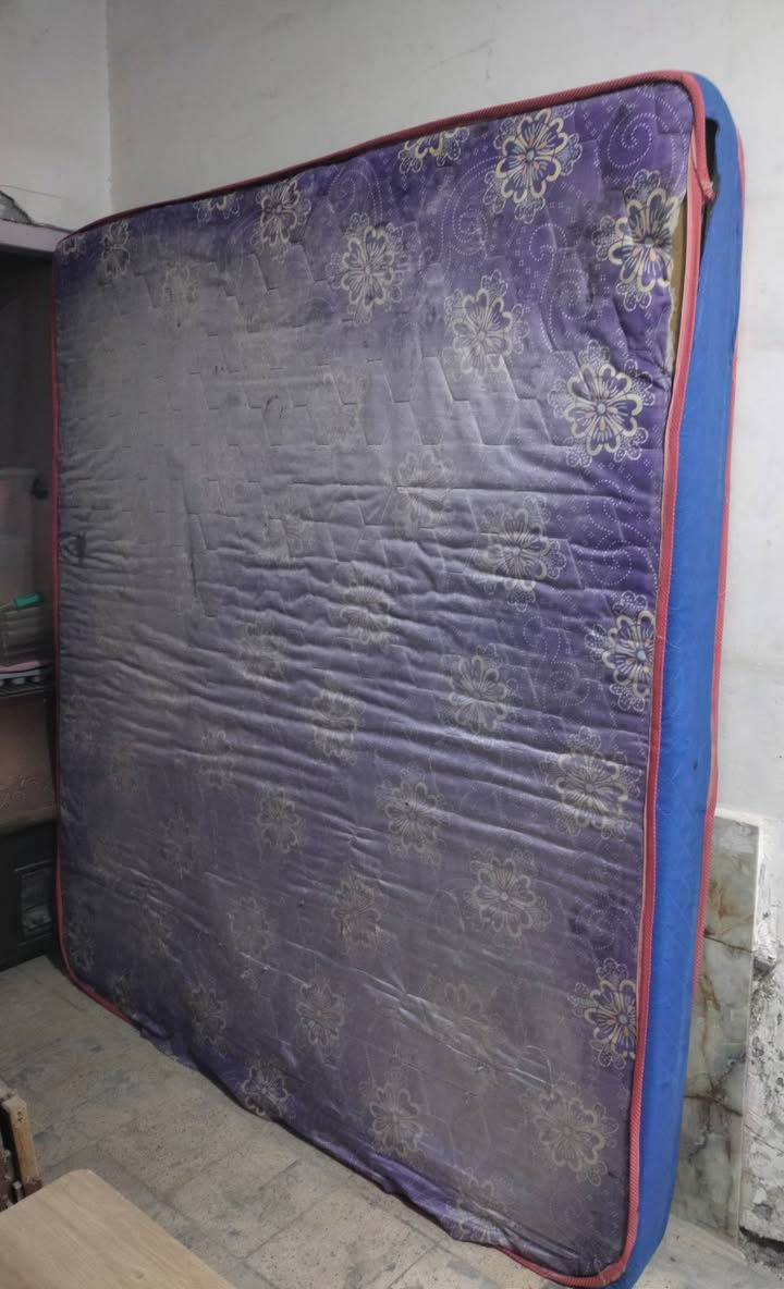 جربايه طفل تلبيسه ٥ قطع دوشك ضغط عالي  تنور كامل  ميز تواليت عراقي مابيهن اي ضرر .ديوانيه .الاسكان .مقابل المعهد التقني ***********
