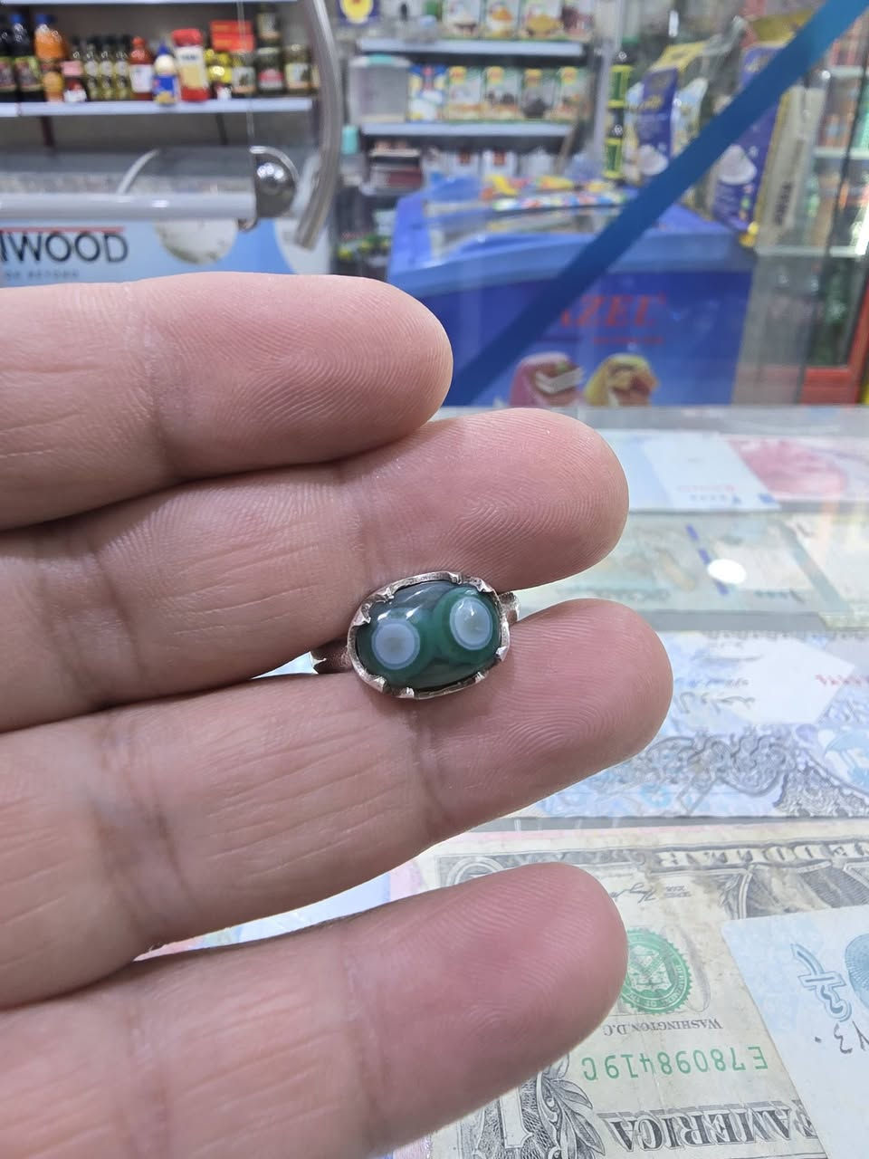 سليماني عينتين اخضر
ناعم كلش 
صياغه يدوي قياس ١٨ خنصر


**إذا كنت صاحب هذا الإعلان وتريد حذفه لأي سبب، رجاءا أرسل رسالة إلى الدعم الفني**