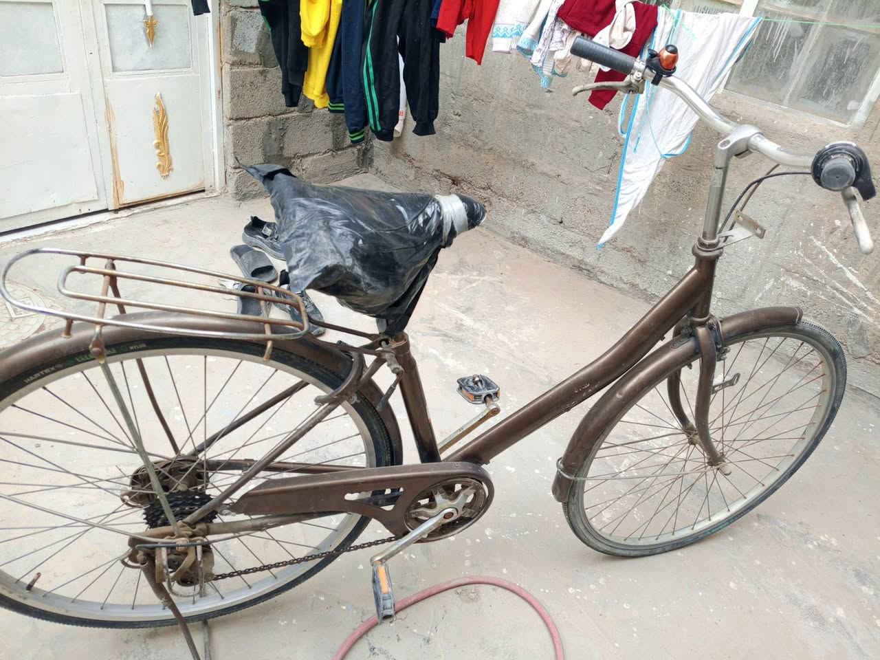 بايسكل للبيع حجم 26 بايسكل نظيف بس مضبوط سعر 45 مكان الصقلاويه شهداء الثانيه الاستفسار اتصال على هذا الرقم***********
