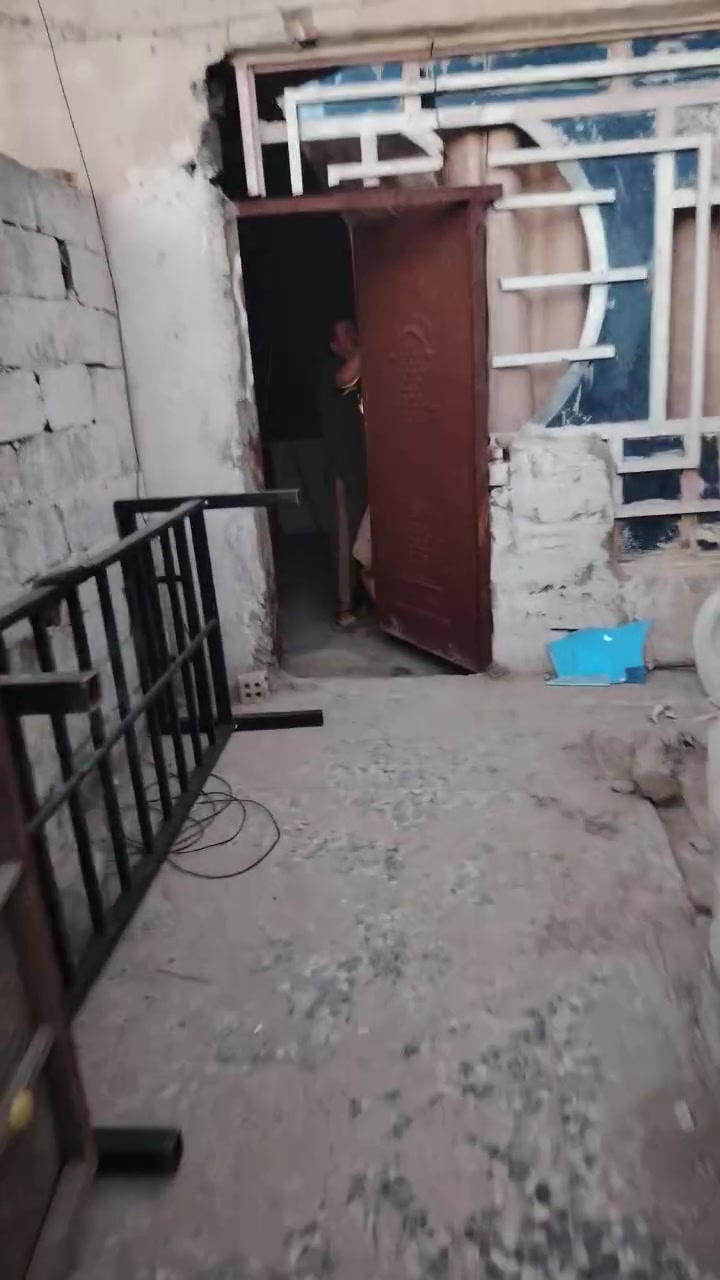 السلام عليكم 
بيت للبيع الدوانم مقابل شارع الشمري خلف تارتان عبد الامير موتفر ماء كهرباء قريب ع الشارع التبليط متوفر كل الخدمات 
للتواصل رقمي واتساب او الاتصال
***********
