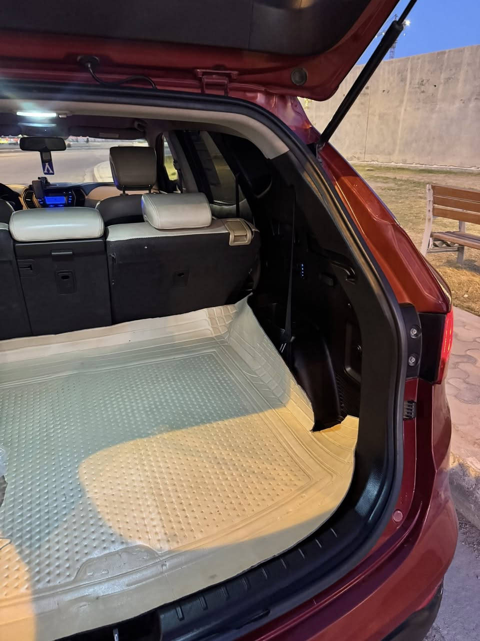 � للبيع هيونداي سنتافي 2014 خليجي
🔹 محرك 6 سلندر 3300
🔹 7 راكب
🔹 رقم أربيل – سنوية باسمي
🔹 القير والمحرك مامفتوح
🔹 تبريد 3 قطع
🔹 تحكم بالستيرن
🔹 كشنات جلد
🔹 حساسات خلفية
🔹 إشارات بالمرايا
🔹 تثبيت سرعة
🔹 ضررها ربع جاملغات امامي وعكس السايق راجع بارد فقط 
السيارة نظيفة وجاهزة للفحص، استعمال شخصي وما تحتاج شي ✨

💰 السعر: [ 145] بيها مجال
📞 للاتصال: [***********]
