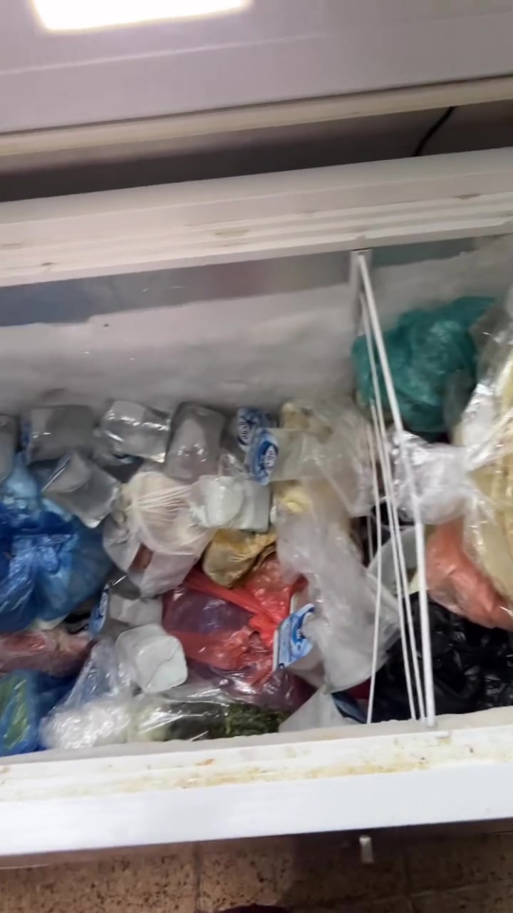 السلام عليكم 
غراض للبيع 
الطباخ 200 وبي مجال 
الكنتور 150 وبي مجال 
المجمدة 200 وبي مجال 
الثلاجة 150


**إذا كنت صاحب هذا الإعلان وتريد حذفه لأي سبب، رجاءا أرسل رسالة إلى الدعم الفني**