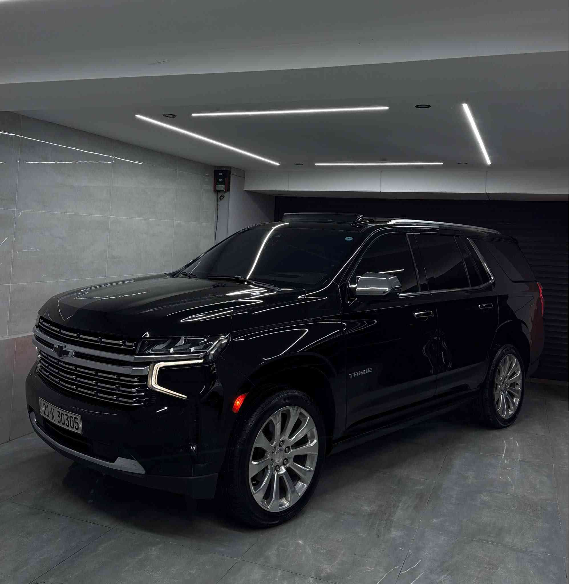 CHEVROLET TAHOE PREMIER
 ماشااله سياره جديده.
 كتاب مضلل بيها ب سنويه 
موديل 2021 🦅
فوول مواصفات جگات
شيفروليت تاهو بريمير وكالة خليجي شركه منصور
رقم سليماني مميز ب اسمي تحويل مباشر
سعر ٤٧٥ $
‎الموديل : 2021 ( خليجي )
‎اللون : اسود 
ماشييه  ٧٠ الف حقيقي نضافه سياره ١٠٠/١٠٠ 
محرك و گير شرط مامفتوح
سياره مكفول 
‎اربع كامرات
‎حجم المحرك : 5300 Cc
‎عدد الاسطوانات : 8 اسطوانات ( 8 سلندر )
‎المواصفات : 
‎* سقف بانوراما 
‎* المقاعد كهربائية تدفئة و تبريد
‎* مقصوره الركاب من الجلد الفاخر + خشب ملكي 
‎* شاحن وايرلس لاسلكي
‎* نظام الرؤيه : 5 كامرات رؤيه شامله ( BIRD VIEW )
‎* نظام التعليق مستقل
‎* كشنات ميموري خزن
‎* نظام الصوت BOSE سماعات عدد 10
‎* دوسات كهرباء + اناره LED
‎* نظام سحب مقطوره تحكم كامل + كامرة لرؤية المطوره
‎* داتا شو
‎* تشغيل بعد 
‎* 5 بصمات 
‎* تحديد مسار 
‎* لد امامي 
‎*مري شفط 
‎* 4 كامرات 360 درجه 
‎* رادار 
‎* جنطه ذكيه بلقدم تنفتح وتنسد 
‎* ويل كروم 22 حجم وعليها تخم تاير 
‎* شاشات خلفيه 
‎* جميع الكشنات كهرباء
‎* كشنات تدفئه تبريد 
‎* دوسات شفط 
‎* شاحن واير ليس
‎* ثلاجه 
‎* جميع المقاعد يوجد مخارج يوبي اس 
‎مكان :السليمانية
جديده  ماشالله
‎ للاستفسار
*********** السليمانية, العراق
