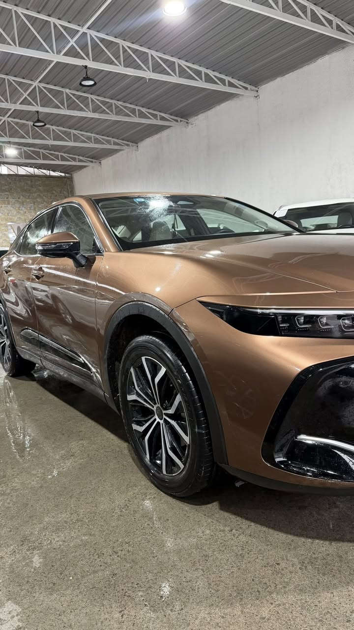 سلام عليكم
كراون بريميوم موديل ٢٠٢٣ مكفوله كفاله عامه من اي ضرر او طخه 
مكينه ٢.٥ تنفس طبيعي 
لون جوزي 
فول مواصفات 
حساسات امامي خلفي 
رادار 
كاميرات محيطيه ٣٦٠ ْ 
كشنات تدفئه تبريد 
كشنات فول كهرباء 
برده خلفيه
شاشه كبيره تدعم ابل كار بلي وايرلس 
لايت ٤ عدسه 
ويل ١٩
بصمتين 
سياره مغلفه ppf بالكامل 
رقم حلو 
ماشيه ٣١ الف كيلو 
عده كامله جديده غير مستخدمه 
سعر البيع ٣٢.٥٠٠$ يعني ٣٢٥ ورقه 
مكان السياره بغداد الغزاليه او حي حطين (نفق الشرطه) للتواصل ***********
