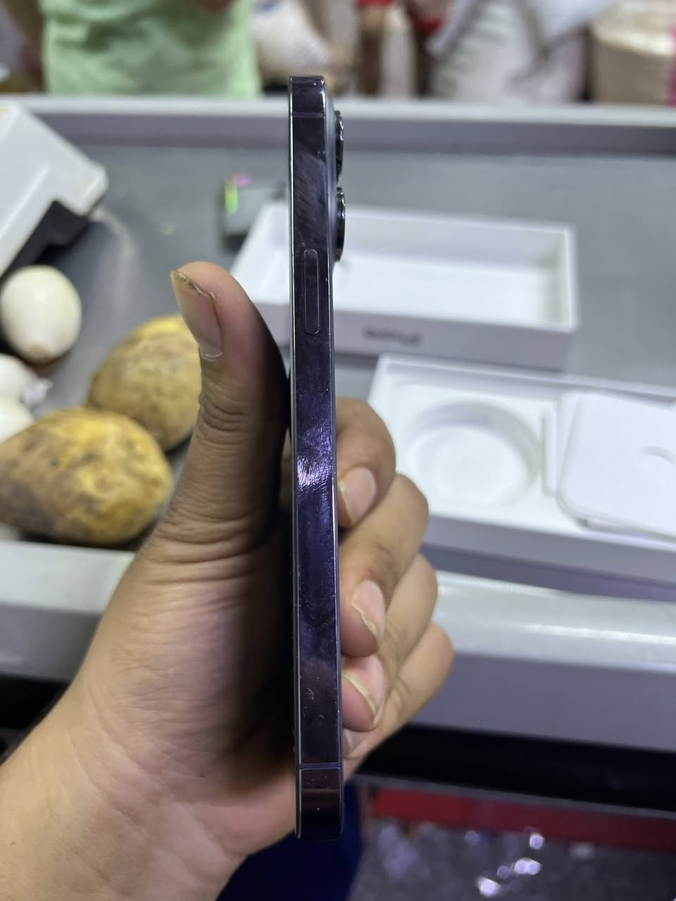 ١٤ برو ماكس مبدل شاشه وضهر وبطاريه السعر ٥٠٠ وبي مجال الاستفسار اتصل ***********

