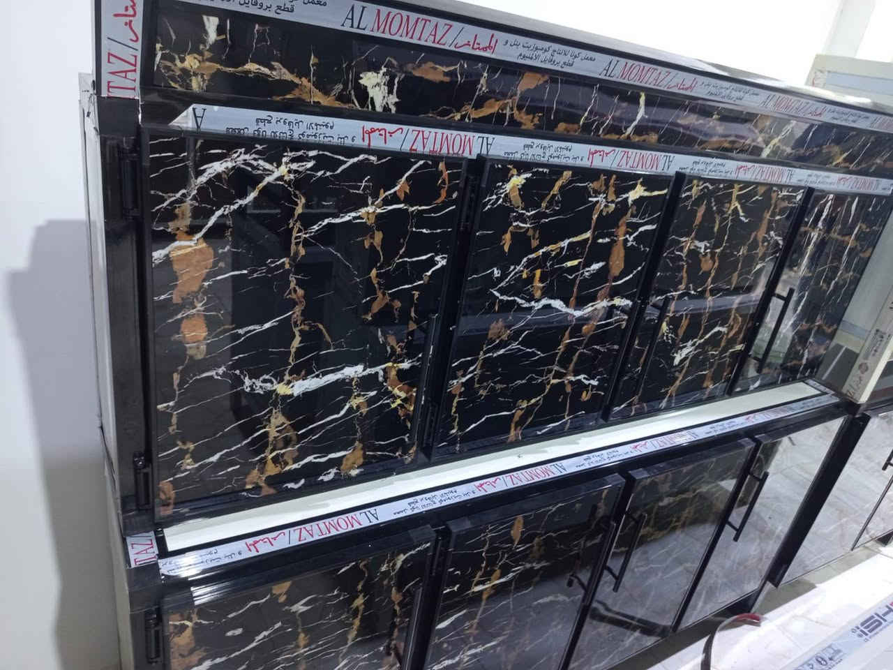 سلام عليكم ورحمة الله وبركاته كاونترات مترين ومترين ونص سعر جملةمفرد انه اليوم اريد ابيع جو سوك  خاص رقم الهاتف *********** مكاني ناصريه حي فداء شارع ابو لبنان
