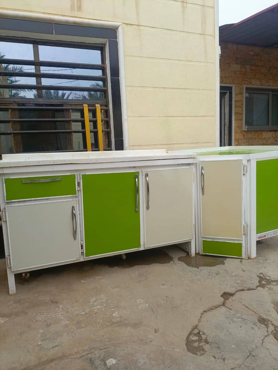 سنك مرمر وزوايه  القياس الكلي  مترين و30   سعره 155  مكان بابل لكفل ***********
