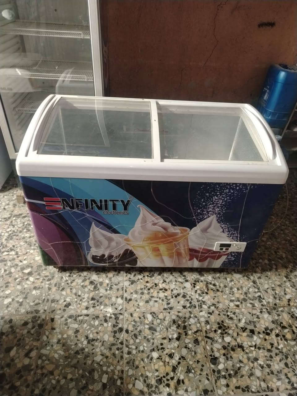 عارضات نضيفات جدا ***********
