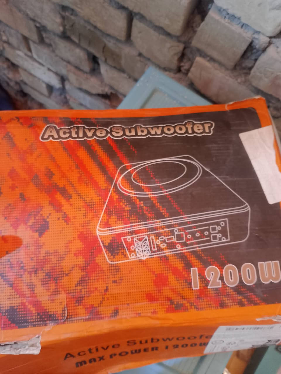 هذا المنتج هو مضخم صوت نشط (Active Subwoofer) بقدرة قصوى تبلغ 1200 واط، ومصمم ليتم تركيبه عادةً تحت المقعد لتوفير صوت "بيس" عميق دون شغل مساحة كبيرة. [1, 2]
انطني سعرك بيها ثقيل جداً 
يعمل هذا النظام بمصدر طاقة 12 فولت تيار مستمر، مما يجعله مناسبًا للاستخدام في السيارات، ويأتي مع مضخم صوت داخلي (Built-in Amplifier) مما يعني عدم الحاجة لمضخم منفصل. [1, 2]

تتميز بعض طرازات هذا النوع بمقاومة 4 أوم ونطاق تردد يتراوح بين 20 هرتز و500 هرتز، مع وجود عناصر تحكم مدمجة لتعديل مستوى الصوت. [1, 2]

هذا المنتج هو مضخم صوت نشط (Active Subwoofer) بقدرة قصوى تبلغ 1200 واط، ومصمم ليتم تركيبه عادةً تحت المقعد لتوفير صوت "بيس" عميق دون شغل مساحة كبيرة. [1, 2]

هذا المنتج هو مضخم صوت نشط (Active Subwoofer) بقدرة قصوى تبلغ 1200 واط، ومصمم ليتم تركيبه عادةً تحت المقعد لتوفير صوت "بيس" عميق دون شغل مساحة كبيرة. [1, 2]


**إذا كنت صاحب هذا الإعلان وتريد حذفه لأي سبب، رجاءا أرسل رسالة إلى الدعم الفني**