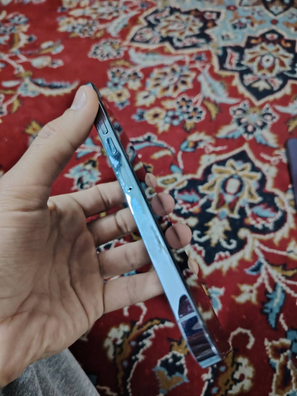 13بروماكس ذاكره ٢٥٦ جهاز شرق أوسط مبدل بطاريه أصليه ما يصرف شحن ظهر مكسوراه وياه بس كارتونه جهاز نظيف تجي تاخذه من باب بيت. مكاني زعفرانيه رقم ***********
