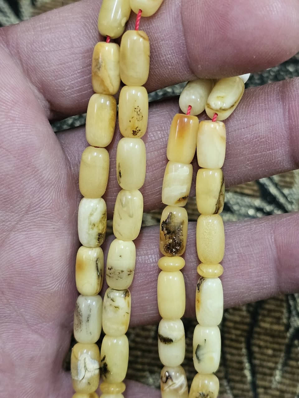 عودة مع عشاق نواعم السبح 
مسبحه من كهرب بحر البلطيق (الكلنكرادي) الحر الطبيعي  الشوائبي شرط وضمان مدى الحياة بأصالة الخامة لاكبس ولاضغط ولا مسال ولامعالج ولاكهرب صيني 
وزن ١٧ غرام  ٥٨ حبه قياس الحبه ٦.٥×١١ ملم


**إذا كنت صاحب هذا الإعلان وتريد حذفه لأي سبب، رجاءا أرسل رسالة إلى الدعم الفني**