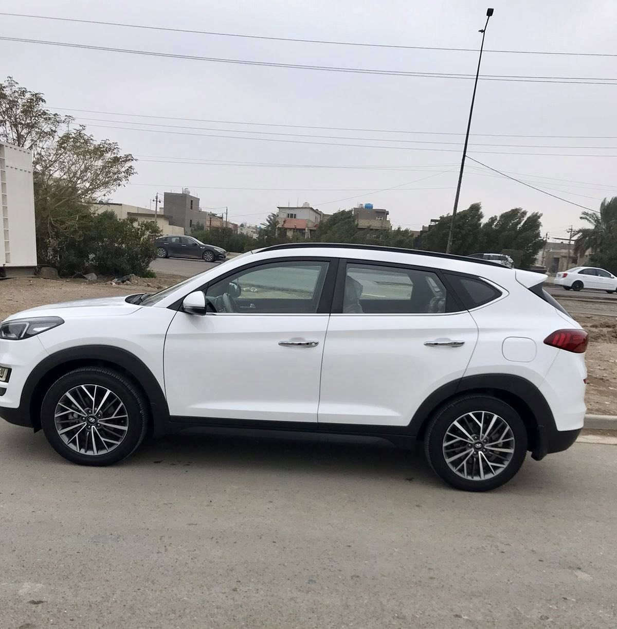 السلام عليكم توسان 19 خليجي رقم بغداد مكفوله من البارد والصبغ  ماشيه 51 مواصفات فول 1/1  باسمي الكاصد ***********
