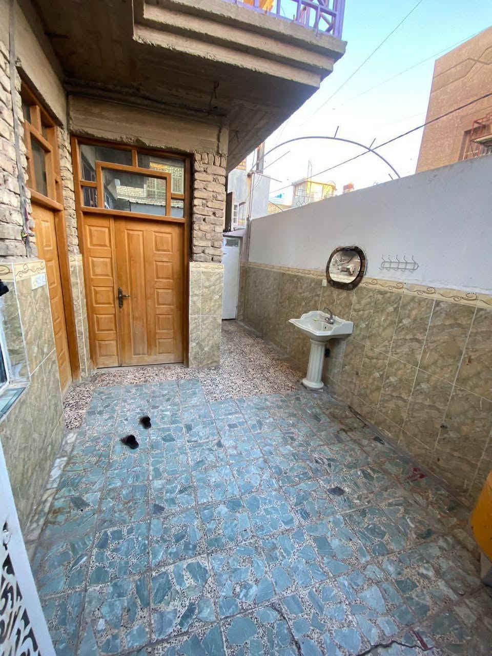 بيت للبيع بناء حديث مسلح درجه أولى المساحة ١٤٤ الواجهة 18 النزال 8  قطاع 48
الموقع ركن ثلاث طوابق الرابع صطح
الطابق الاول يتكون من استقبال +هول +صالة +منور +غرفة نوم +مطبخ حمام عدد ١ تواليت عدد2 الطابق الثاني يتكون من أربع غرف +صحيات الطابق الثالث يتكون من غرفتين كبار
للاستفسار الاتصال على الرقم *********** أو التواصل على الواتساب... فقط الشراي يخابر غير متواجد على الفيسبوك
