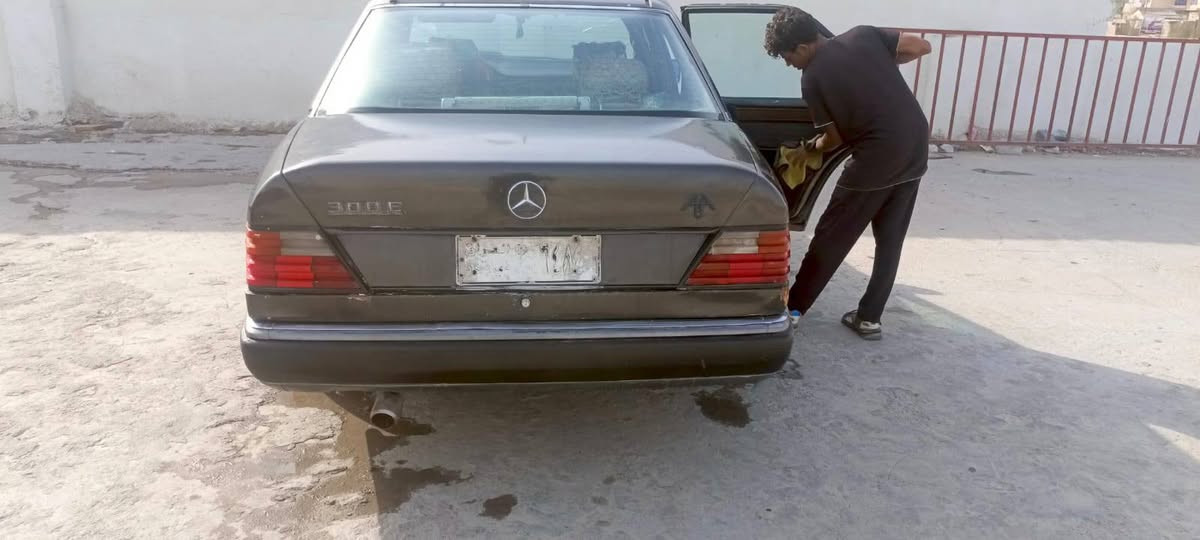 مارسدس دب موديل 89
سياره جاهزه كهربائيات كير ومكينه ادامه كامله

حداديه كدام توني شادها عربانتها تعبانه تخم تاير
راعيها موجود يمي رقمها صدامي
سعرها 28 وبيها مجال
مكلف بل نشر
رقم 5560973 0787
مكاني ناصريه مركز
