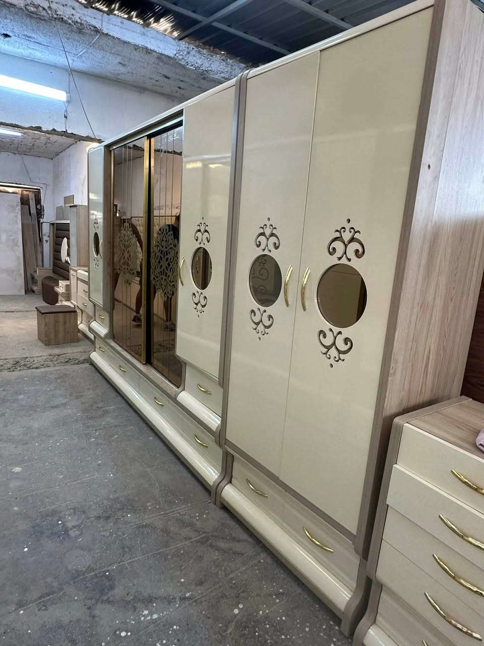 هنا الجمال هنا النظافه والفخامه الغرف التركي 
11قطعه 
نضافه95/💯
نظام سلايت وابواب جام برونزي
سعر الغرفه مليون و650
من ضمن الشد والنقل
فقط محافظات بسعري رمزي
للتواصل خاص موجوده


**إذا كنت صاحب هذا الإعلان وتريد حذفه لأي سبب، رجاءا أرسل رسالة إلى الدعم الفني**