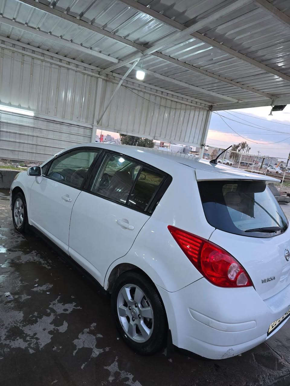 نیسان فێرسە مۆدیل ٢٠٠٩ گێر تۆماتیک .تەبرید ٤جام کارەبای رەقەمو سەنەوی نوێ .٤ پارچەی بۆیاخە بێ ناوگرتن پێشو پشتی کەپس .٢شوێنی سادو کووتە .پاکو خاوێنە *********** أربيل, العراق
