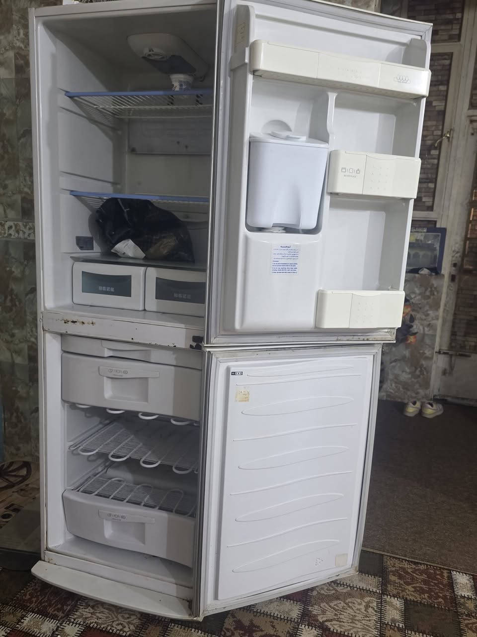 ثلاجه مجمده براد كلها موجوده بيها كلش زينه ب٤٥٠ قويه  شراي تصل  ***********
